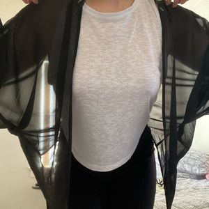 Easy to style, black, flowy cardigan🖤